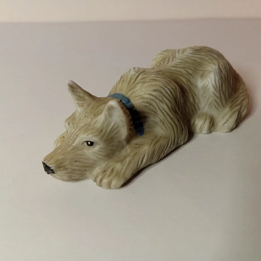 Vintage 1992 House of Lloyd  Porcelain Dog 3.5 in. Long